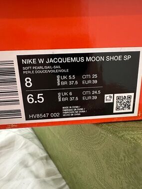 Jacquemus  Nike Off-White Lace-Up Low-Top Sneaker